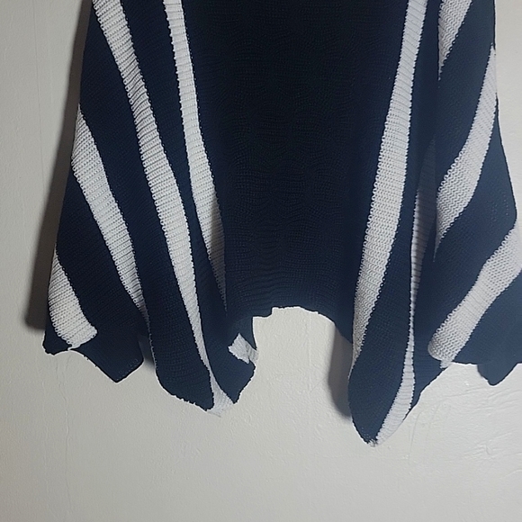 Oversized Sweater - Picture 2 of 4